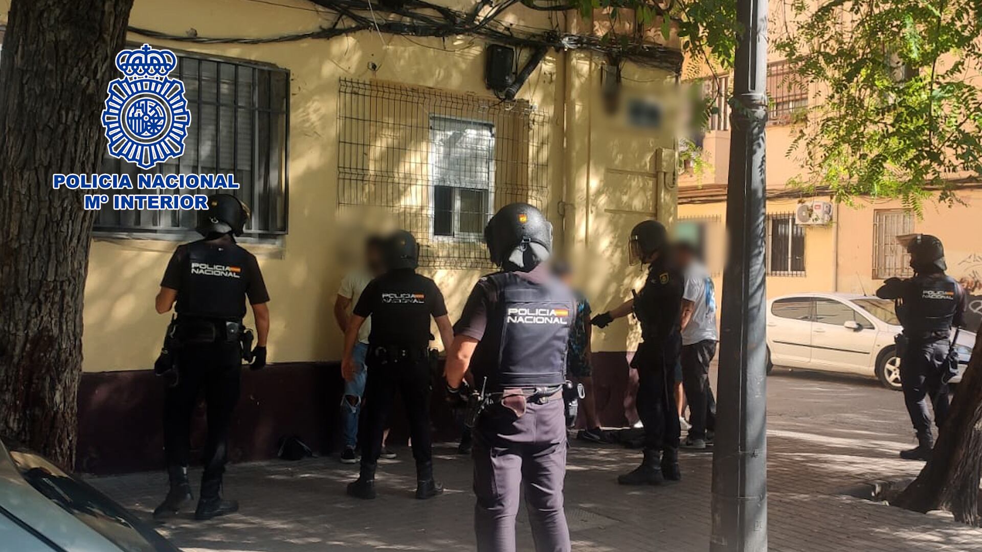 La Policía Nacional desarticula un punto de venta de droga y detiene a 11 personas en las Casitas Rosas de la Malvarrosa