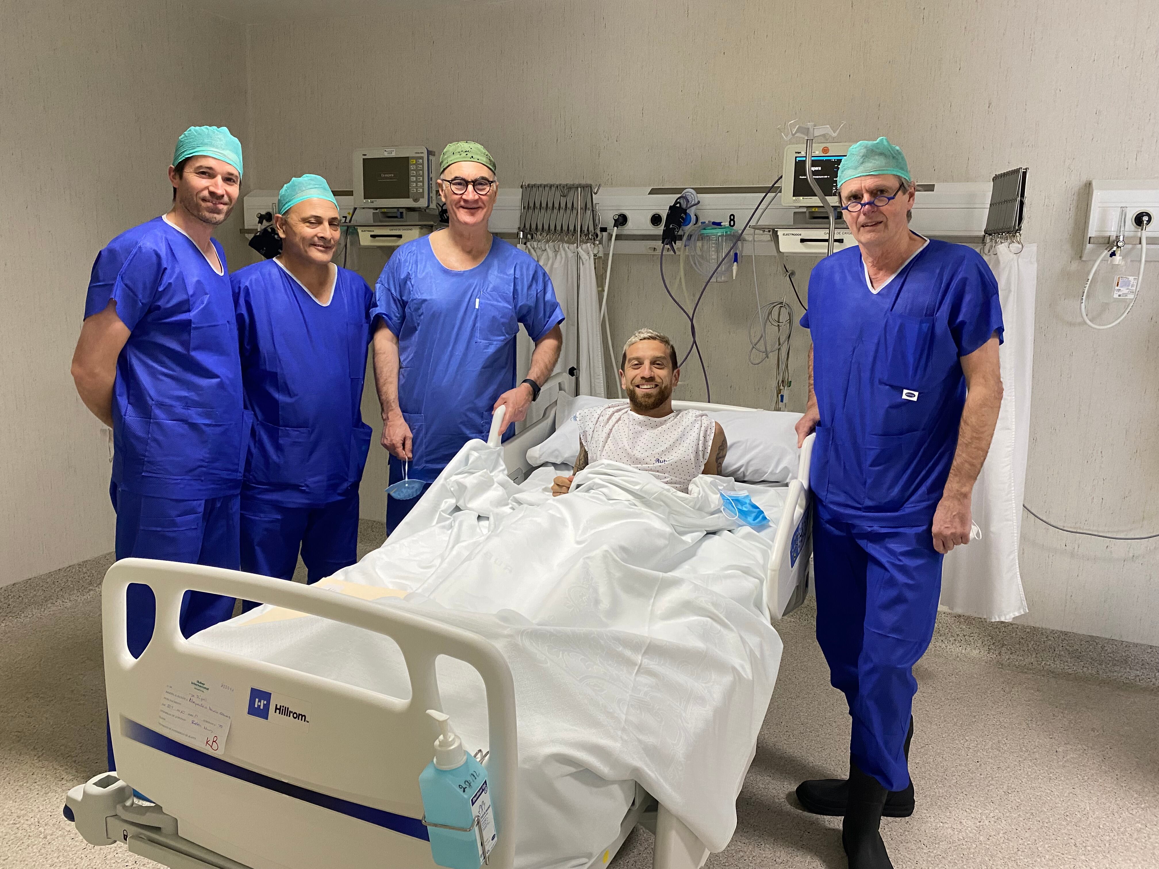 Equipo Ripoll con Papu Gómez, jugador del Sevilla.