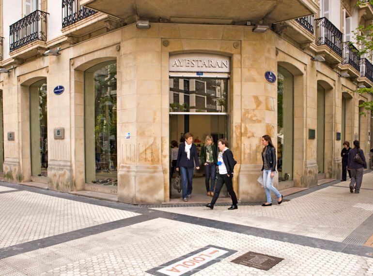 El Ayuntamiento prepara un plan estratégico sobre el comercio en San Sebastián.
