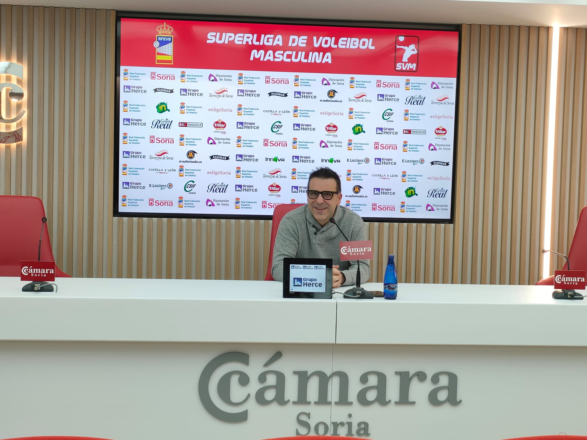 Alberto Toribio, entrenador celeste, en rueda de prensa.