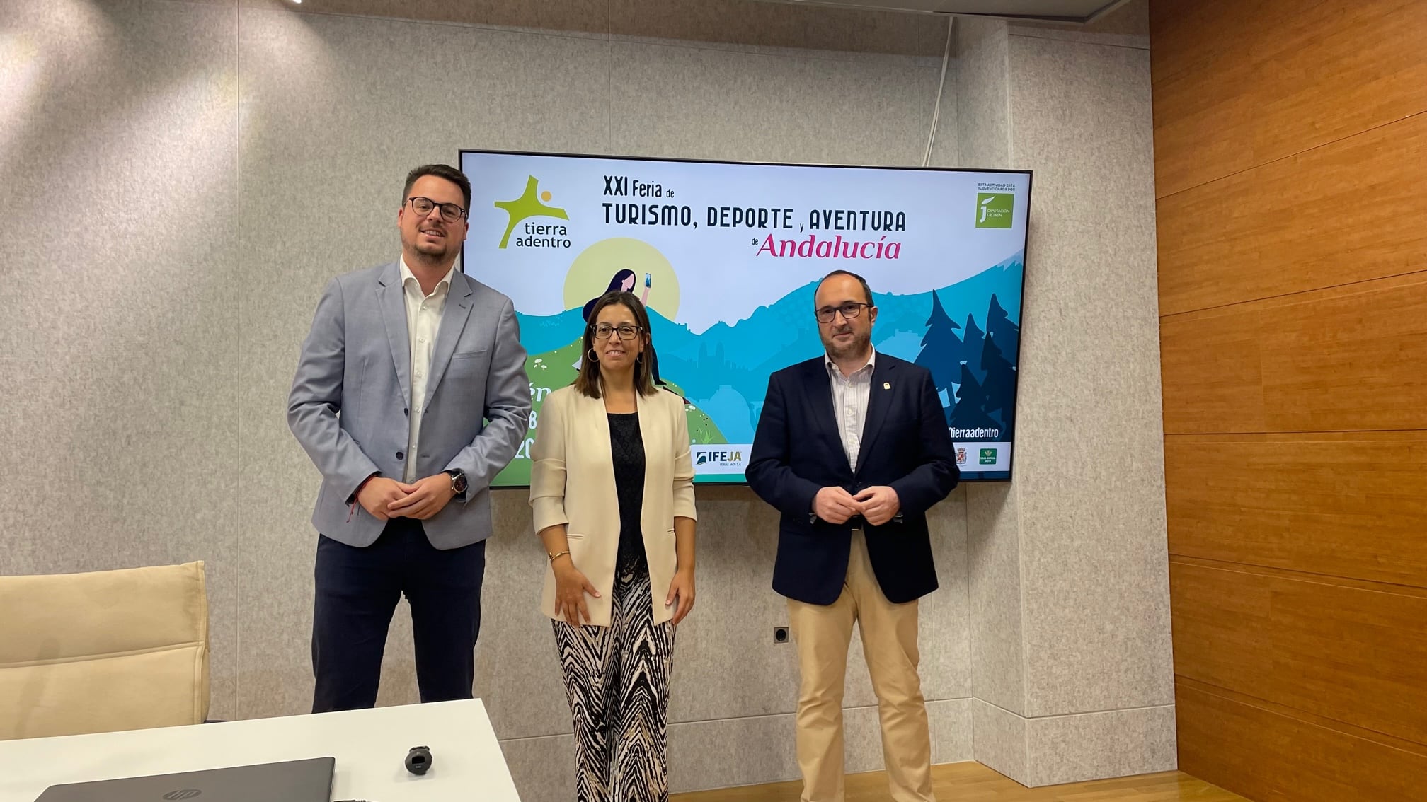 Francisco Javier Lozano, África Colomo y José Ayala en la presentación de tierra Adentro 2023