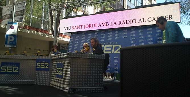 La ràdio en viu al carrer Casp