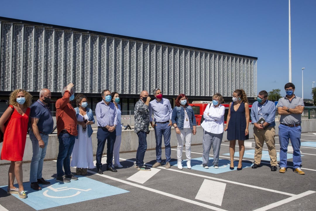 Responsables de la presentación en el espacio que acogerá el escenario