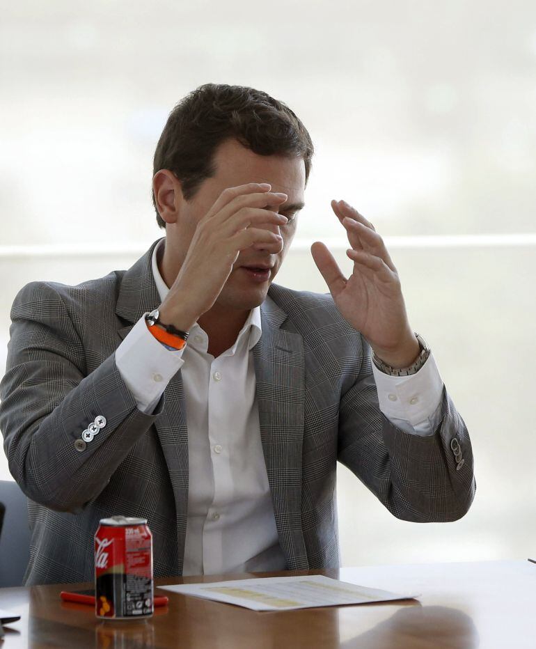 GRA192 MADRID, 27062016.- El líder de Ciudadanos, Albert Rivera, presidió la reunión de la ejecutiva de su partido hoy en Madrid para analizar los resultados de las elecciones del 26J. A su lado, la líder del partido en Cataluña, inés Arrimadas. EFEJuan C