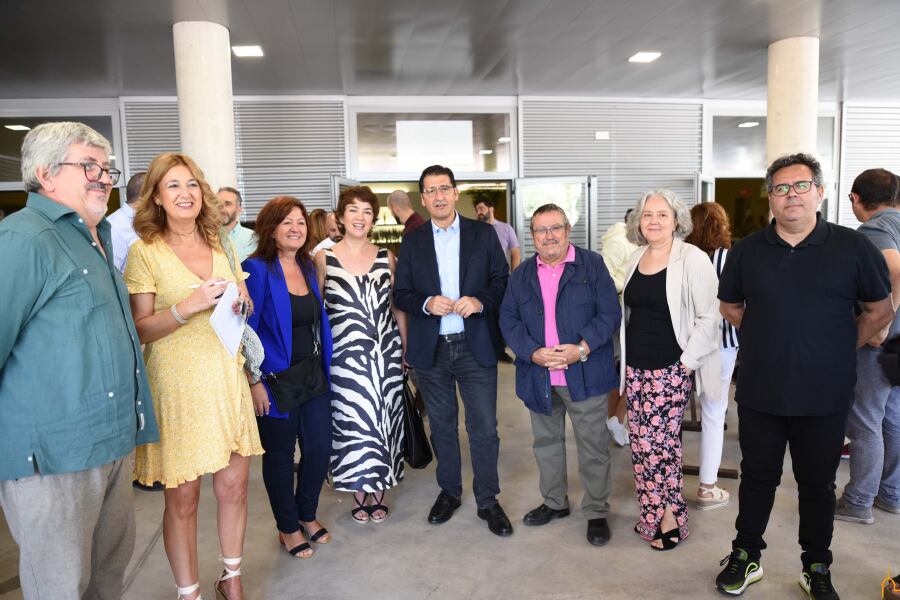 Jose Manuel Caballero, presidente de la Diputación junto a representantes de los medios de comunicación