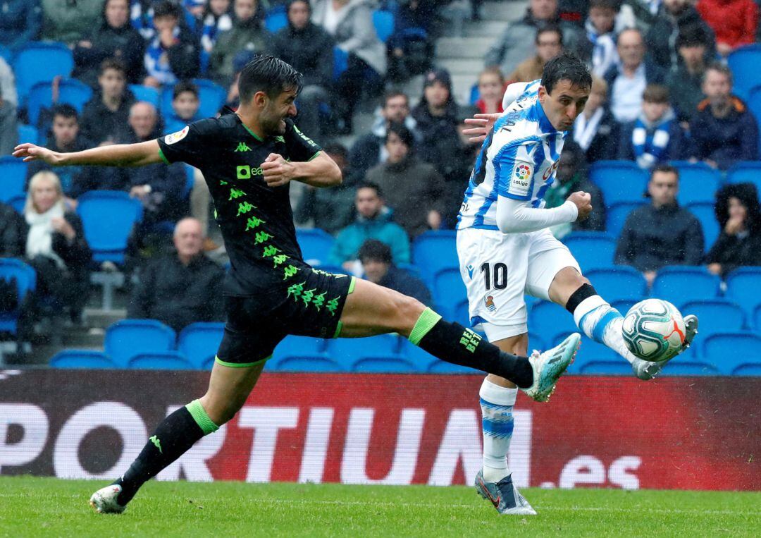 Oyarzabal  centra ante la oposición de Barragan