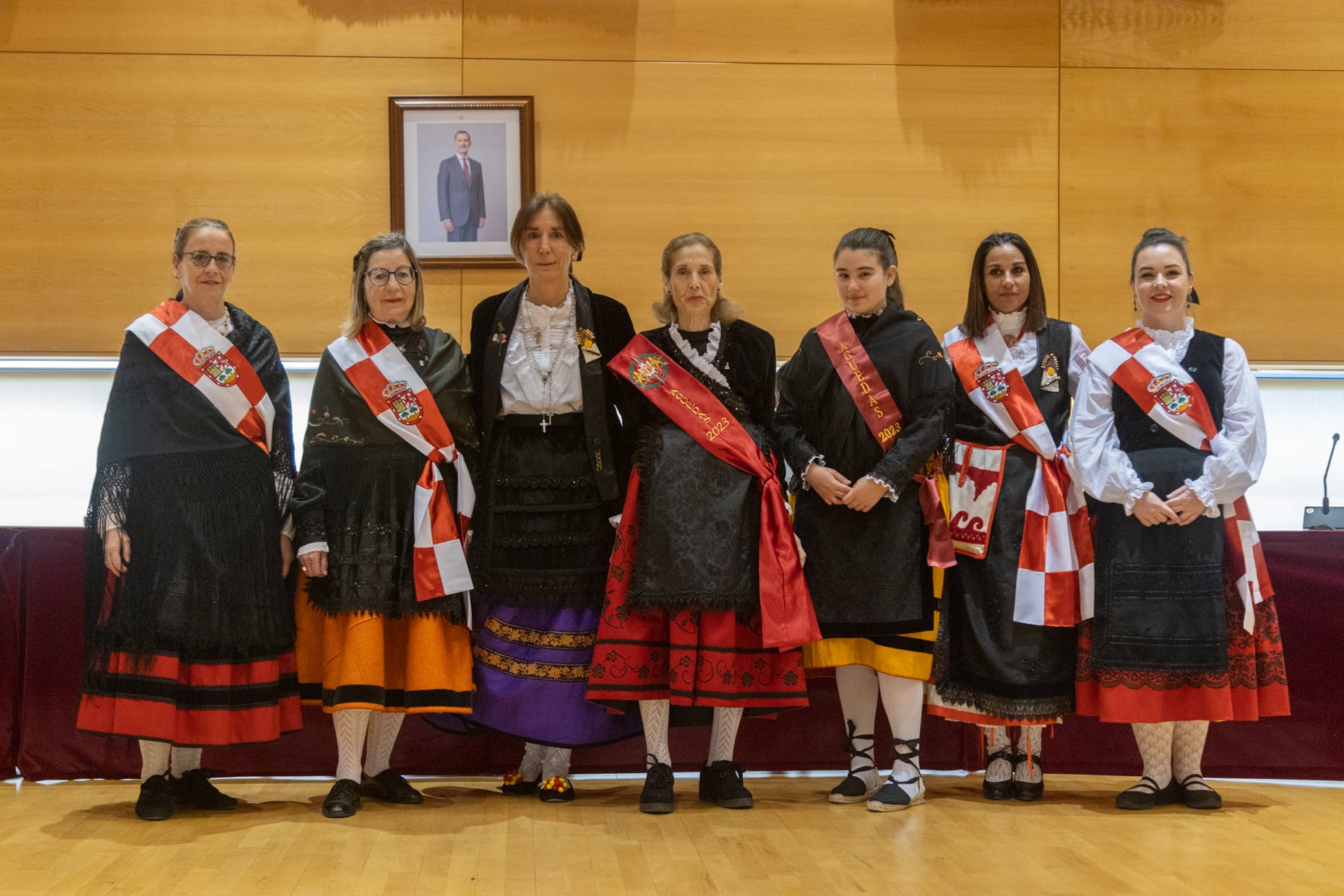 El acto, organizado por la Casa de Castilla y León de la localidad y con 25 años de tradición, ha tenido lugar en el Salón de Plenos del Ayuntamiento