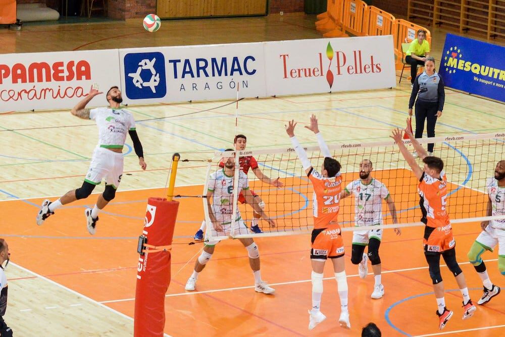 Los errores del Unicaja Costa de Almería le llevan a la derrota.