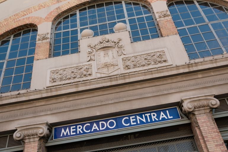 Fachada principal del Mercado Central de Alicante.