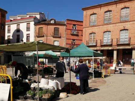 Primer mercado de los jueves post-coronavirus