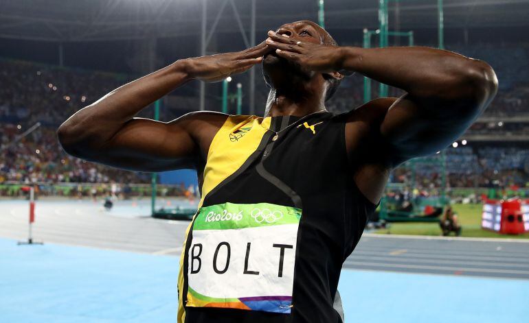 Bolt celebra su tercer oro olímpico consecutivo en los 100 metros 