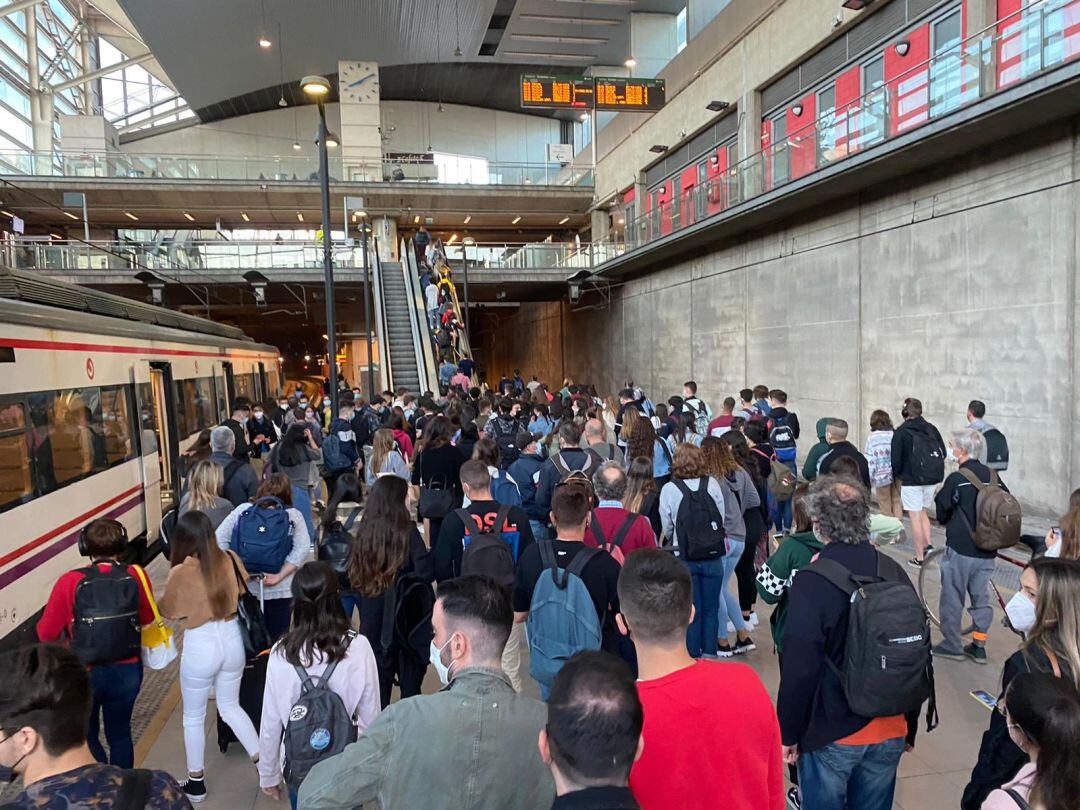 Imágenes de la estación de Castelló este lunes por la mañana. 