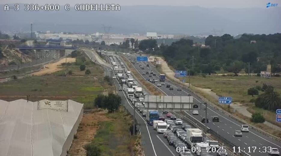 La A3 de Valencia, la mañana de este jueves, por la Operación Salida del puente de mayo.