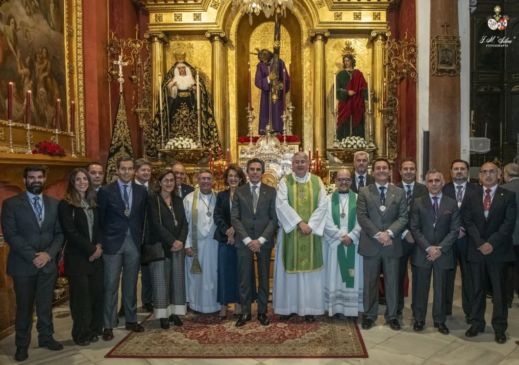 La nueva junta de gobierno de la Hermandad de San Roque el día de su toma de posesión