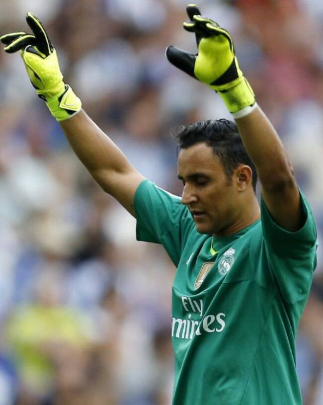 El portero del Real Madrid Keylor Navas celebra un gol de Cristiano Ronaldo