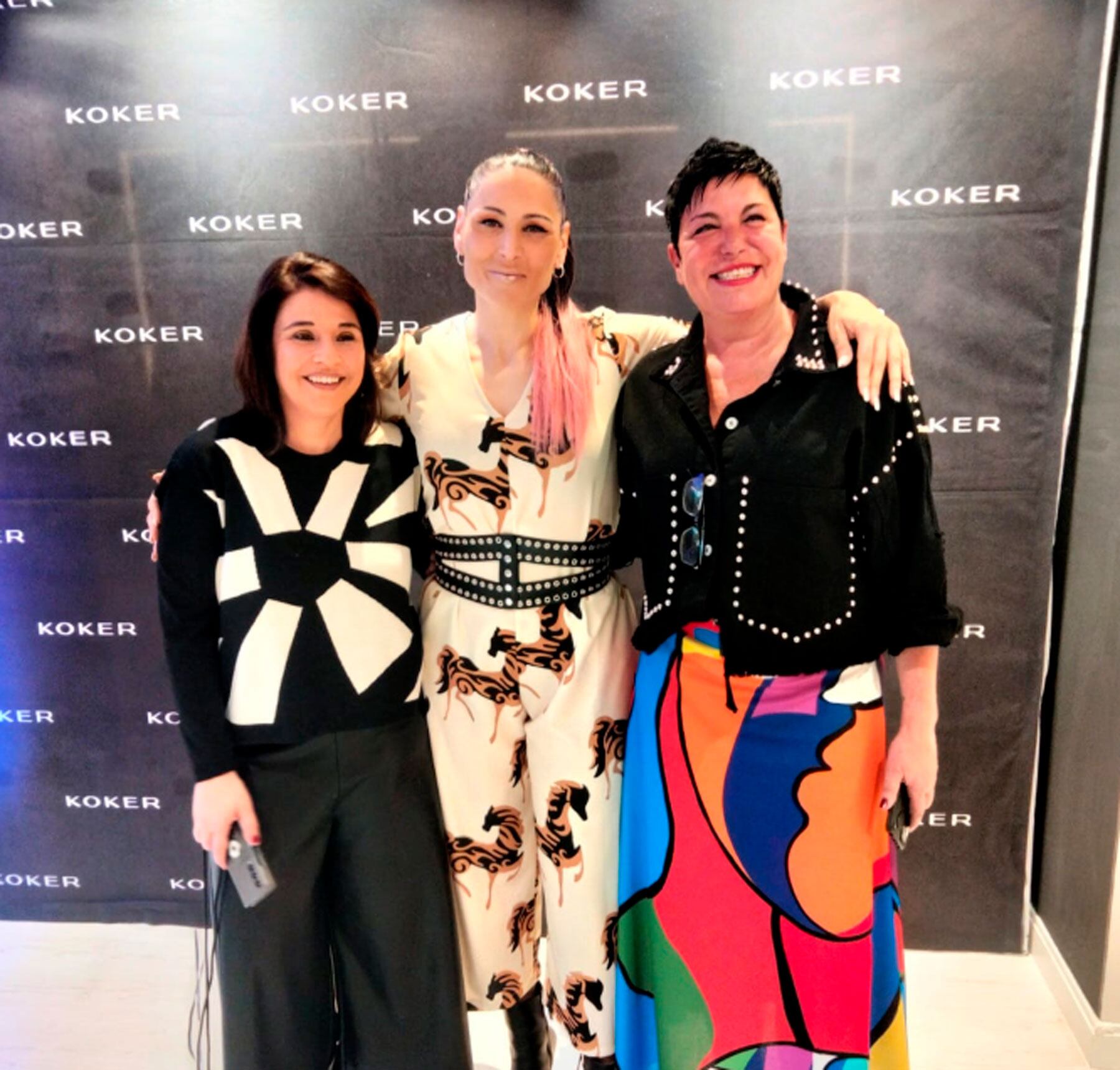 Rosa López junto a sus anfitrionas, Priscila y Rosa