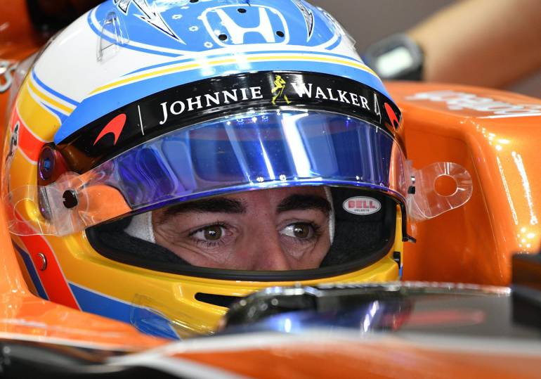 Fernando Alonso, dentro de su McLaren-Honda