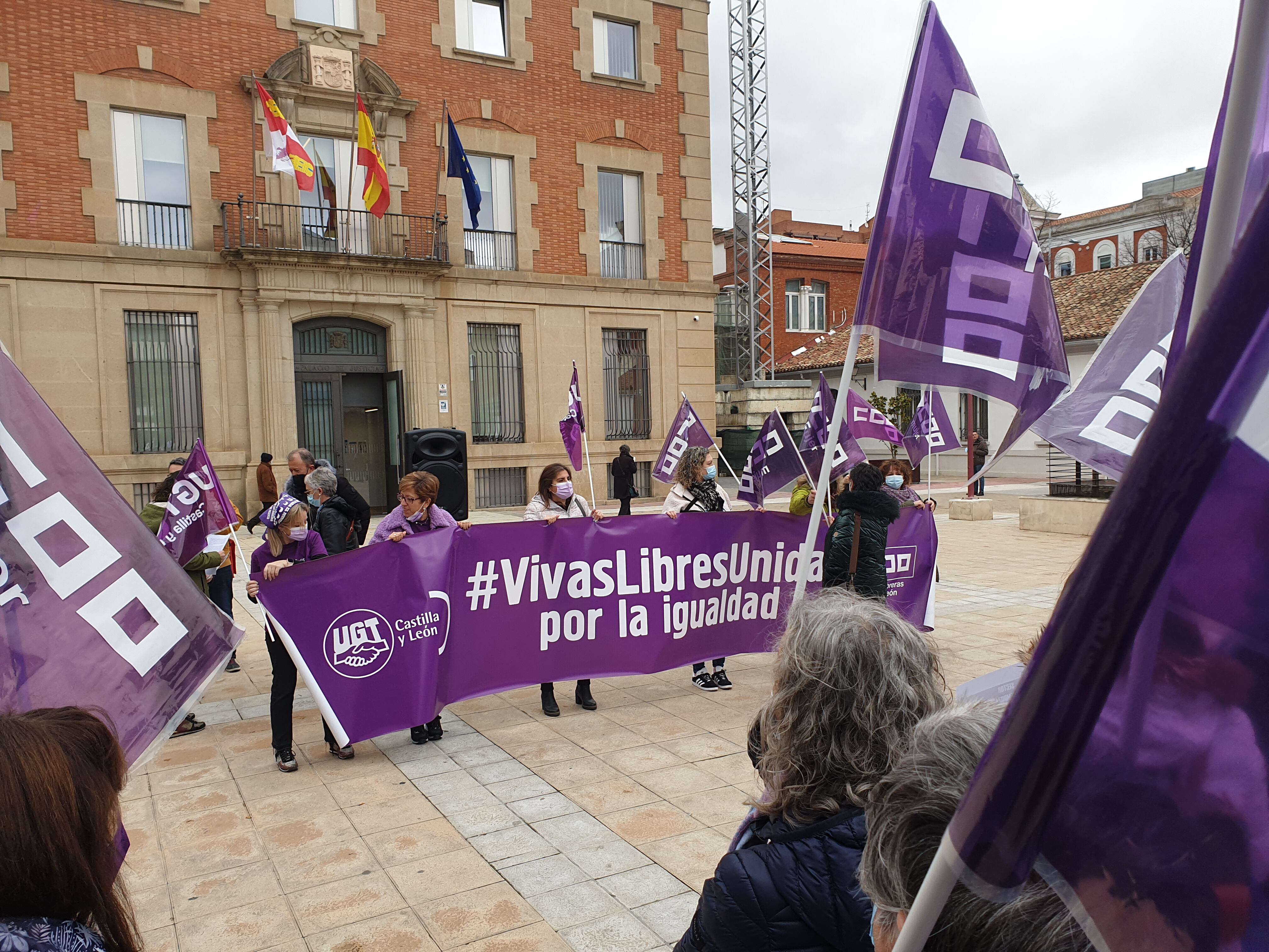 CCOO y UGT conmemoran el 8M en Palencia