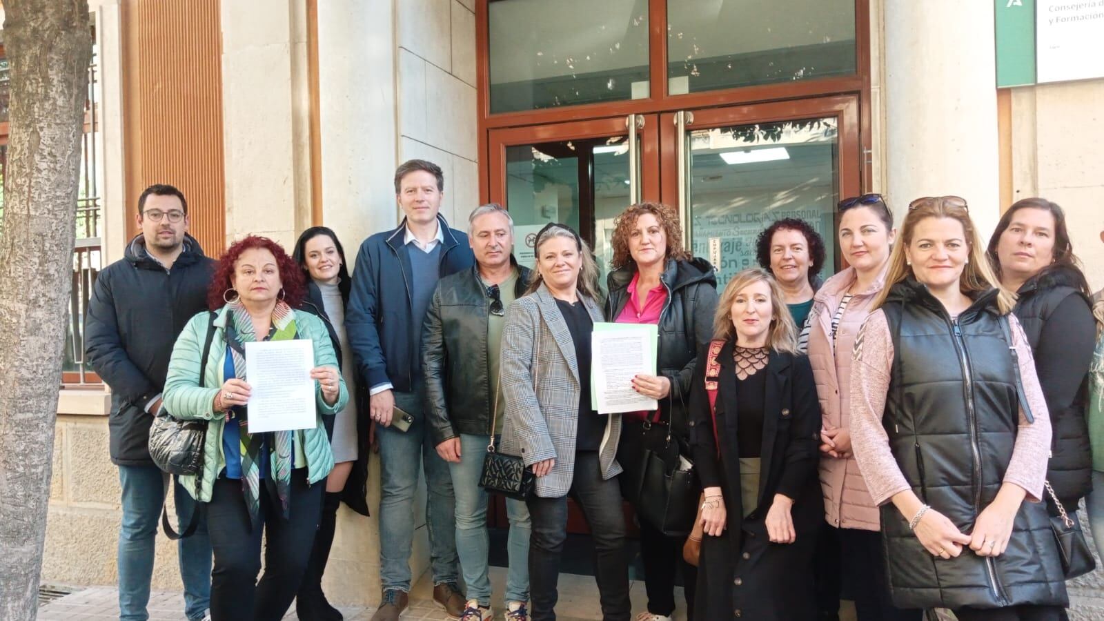 Los alcaldes de Campillo de Arenas y Noalejo con el AMPA del IES Puerta de Arenas