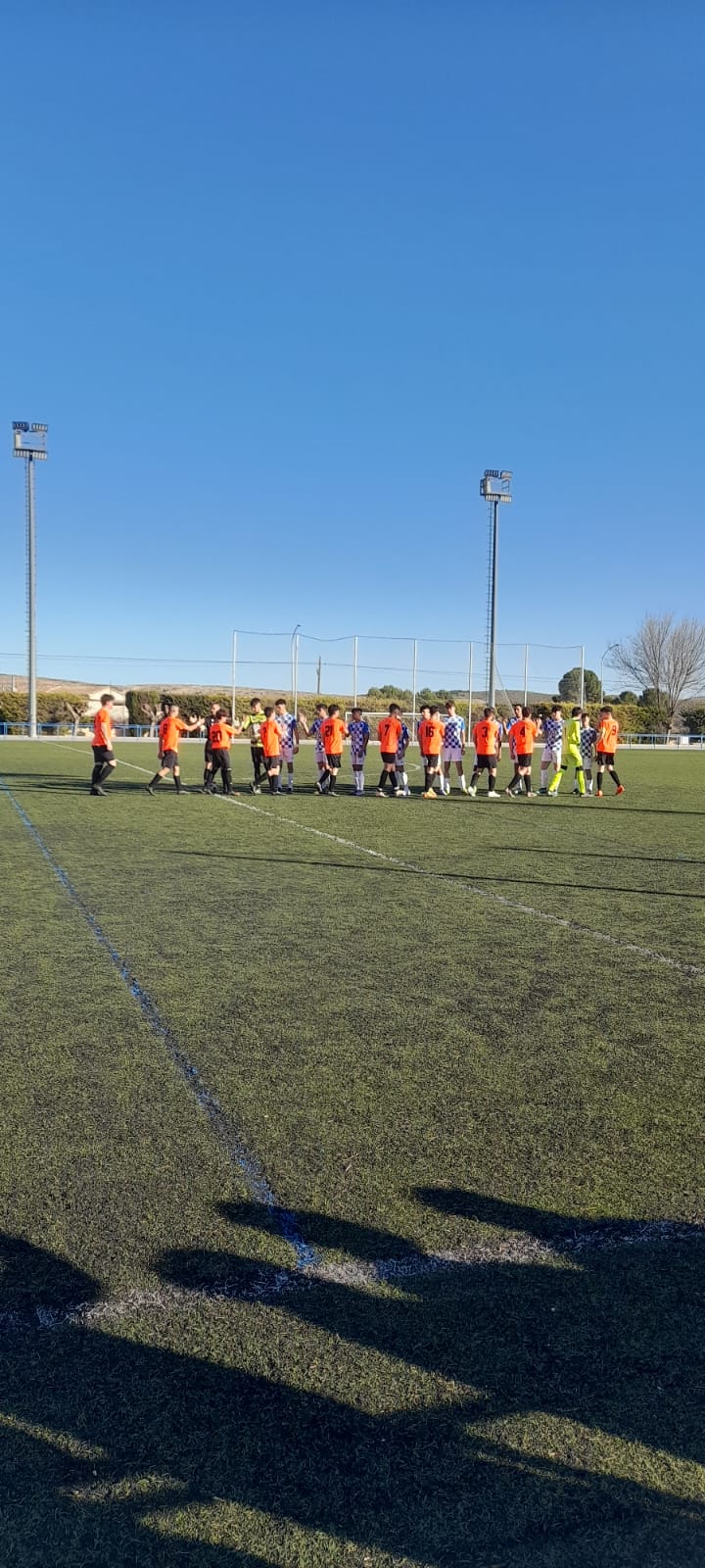 El juvenil saliendo al campo