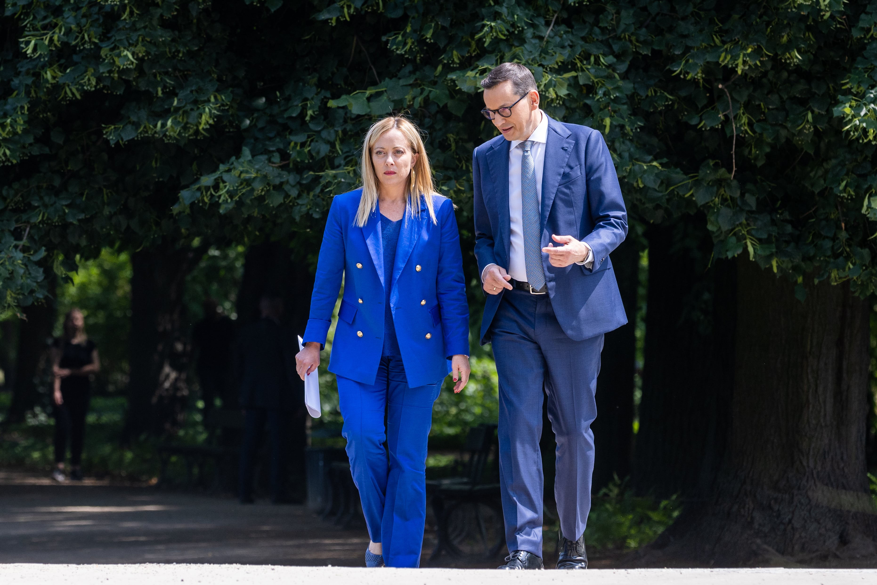 Mateusz Morawiecki, primer ministro de Polonia, junto a su homóloga italiana, Giorgia Meloni