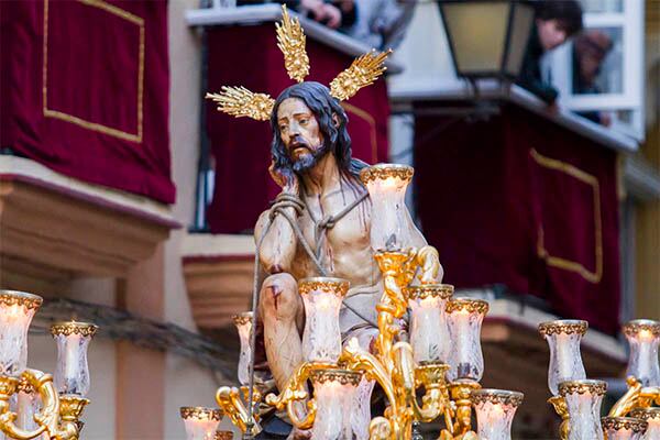 La portentosa talla del Señor de la Humildad y Paciencia sobre su paso procesional. Foto Hermandad.