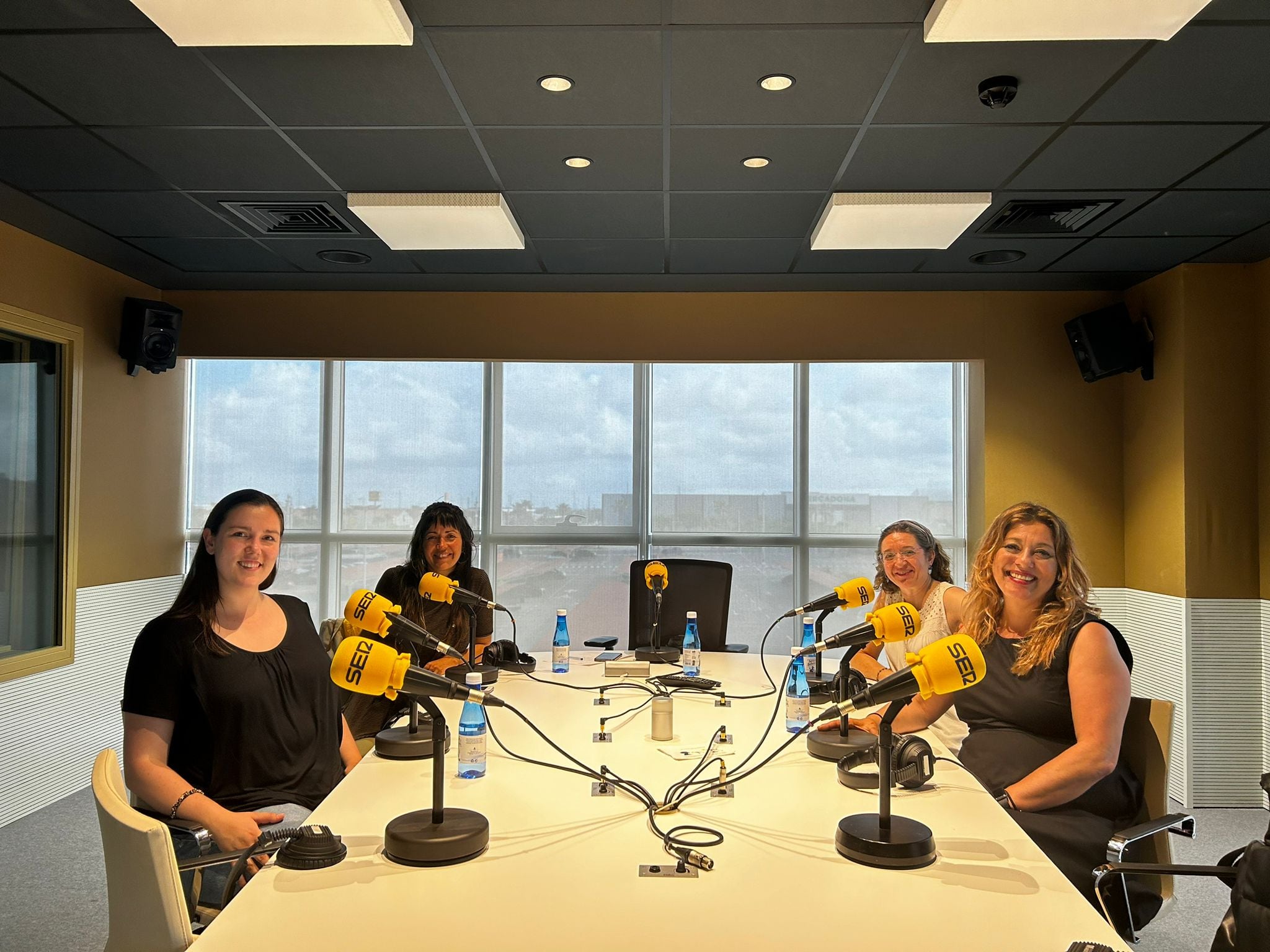 Arian, Laura, Marta y Pilar en la Tertulia de Radio Castellón.