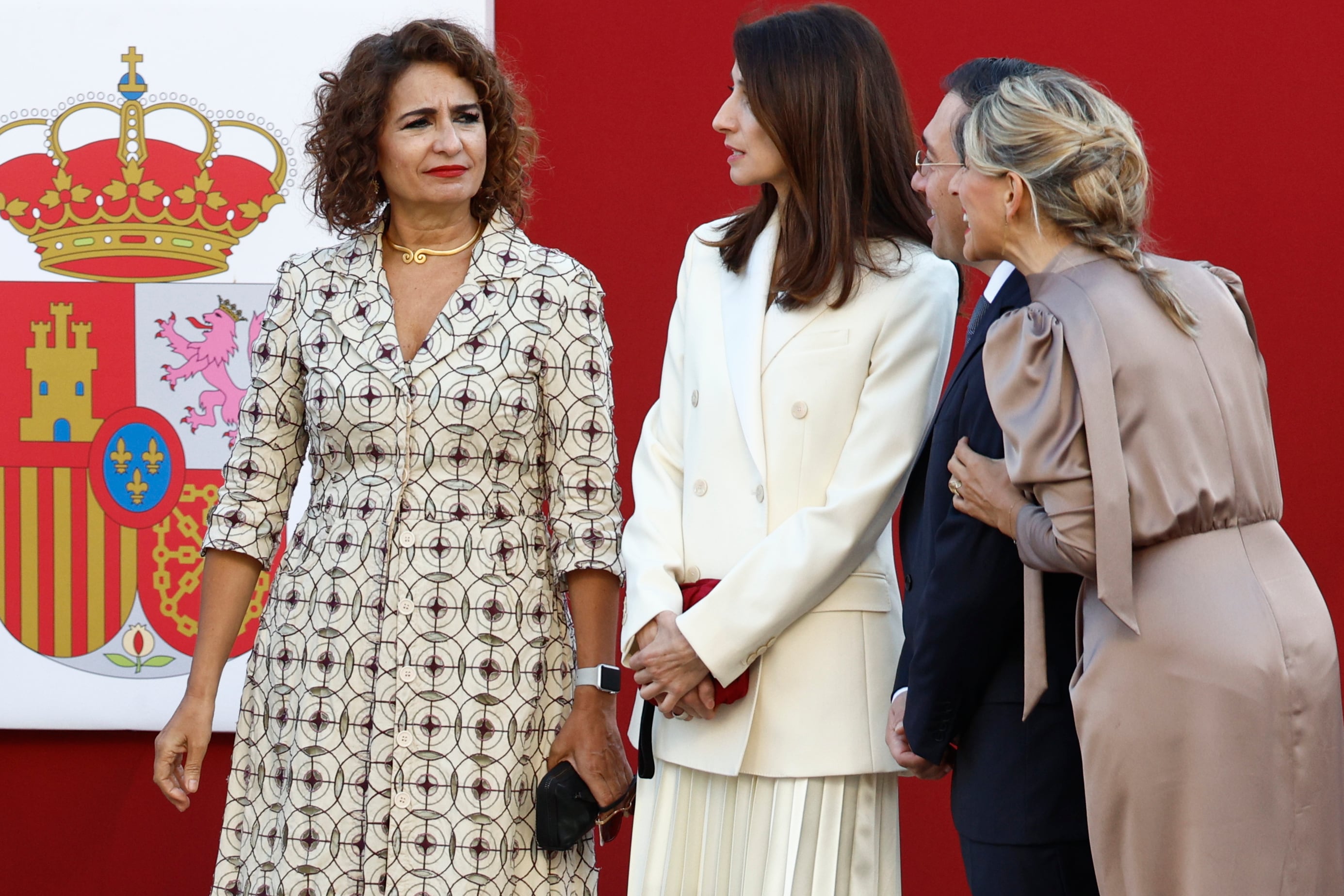 Los ministros de Hacienda, María Jesús Montero (i); Justicia, Pilar Llop (2i); Exteriores, José Manuel Albares (2d) y Trabajo, Yolanda Díaz (d) en el palco de autoridades al desfile del Día de la Fiesta Nacional, este miércoles, en Madrid. 