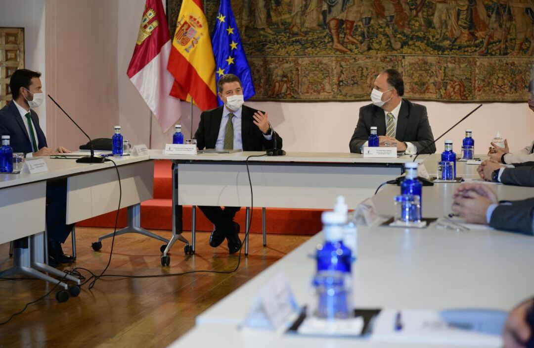 Emiliano García-Page, junto al director del CNH2 Emilio Nieto y el consejero de Desarrollo Sostenible, José Luis Escudero