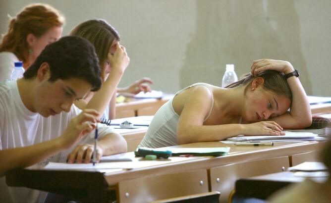 Alumnos examinándose de las pruebas de acceso a la Universidad de Valladolid