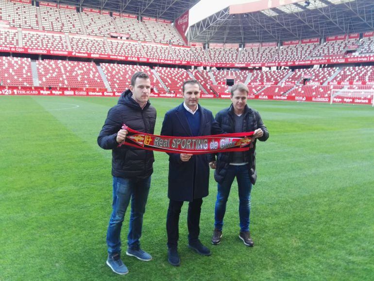 Rubén Baraja, junto a sus ayudantes.