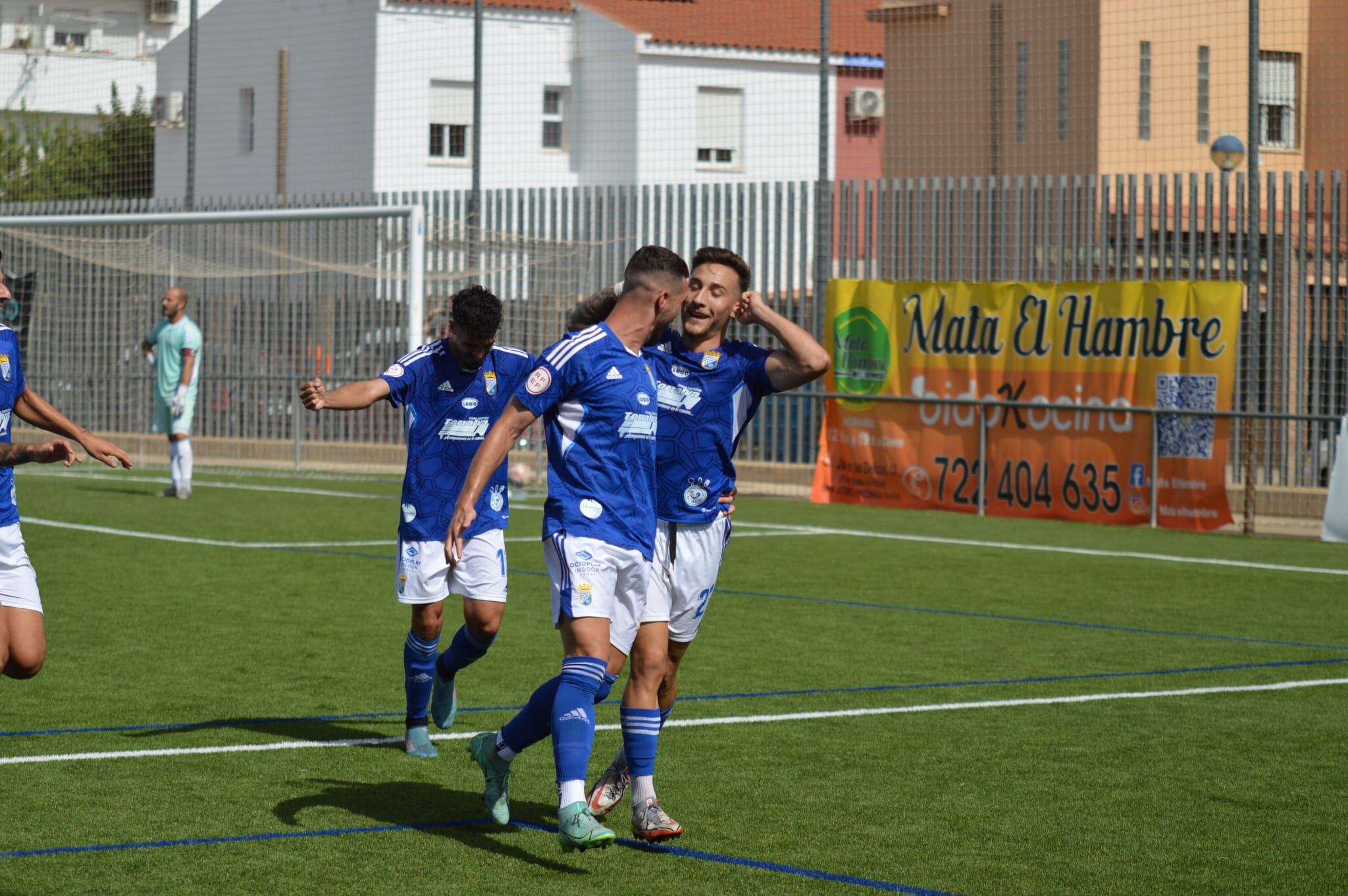 Cascajo celebra con sus compañeros el priemr gol del Xerez CD