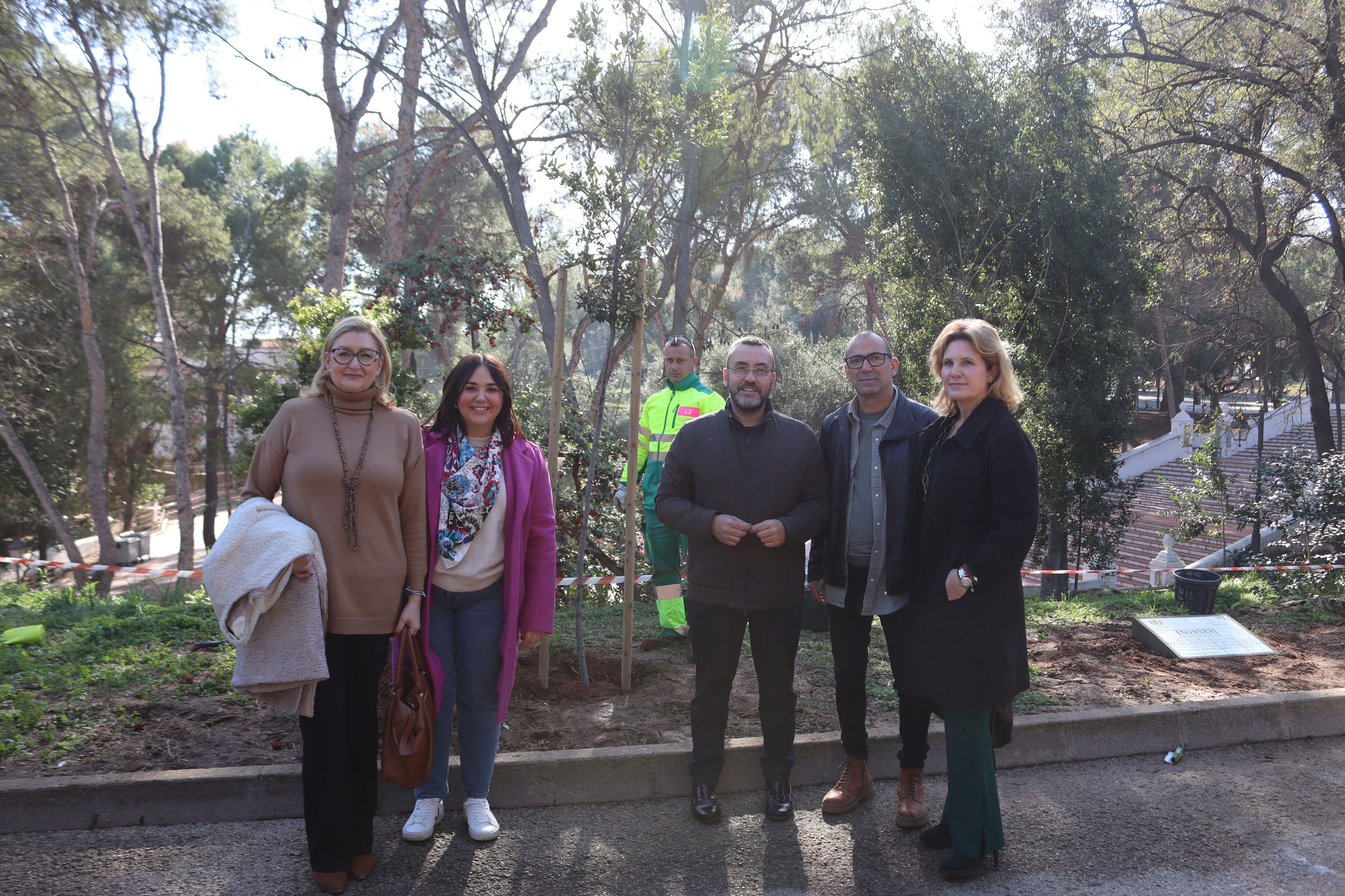 El alcalde de Vila-real, José Benlloch, el concejal de Medio Ambiente, Xus Madrigal, y otros representantes en el evento