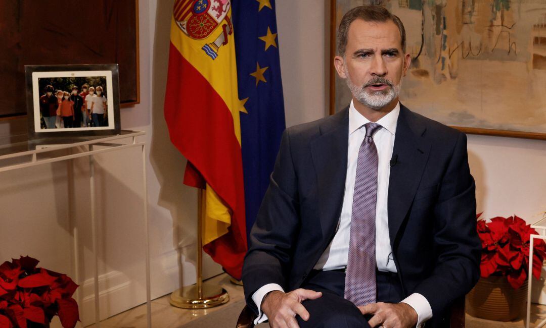 El Rey Felipe VI ofrece su tradicional discurso de Nochebuena desde el Palacio de la Zarzuela, a 24 de diciembre de 2021, en Madrid (España).