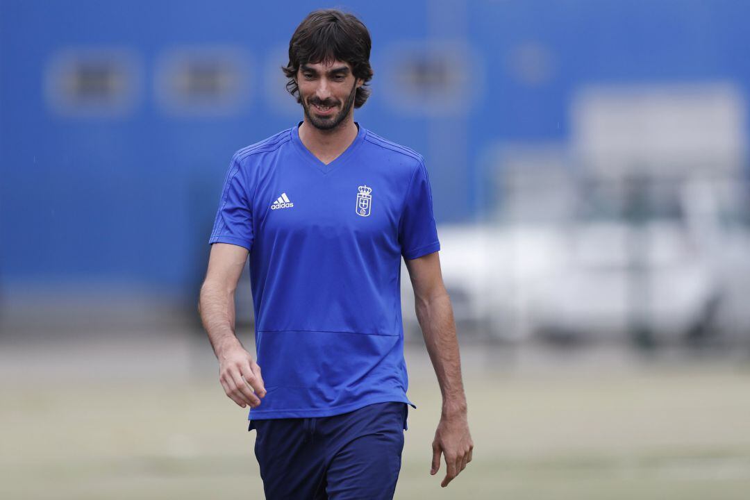 Carlos Martínez durante un entrenamiento del Real Oviedo.