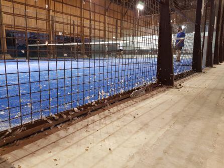 Plumas en las pistas de pádel del Enjoy Samaranch