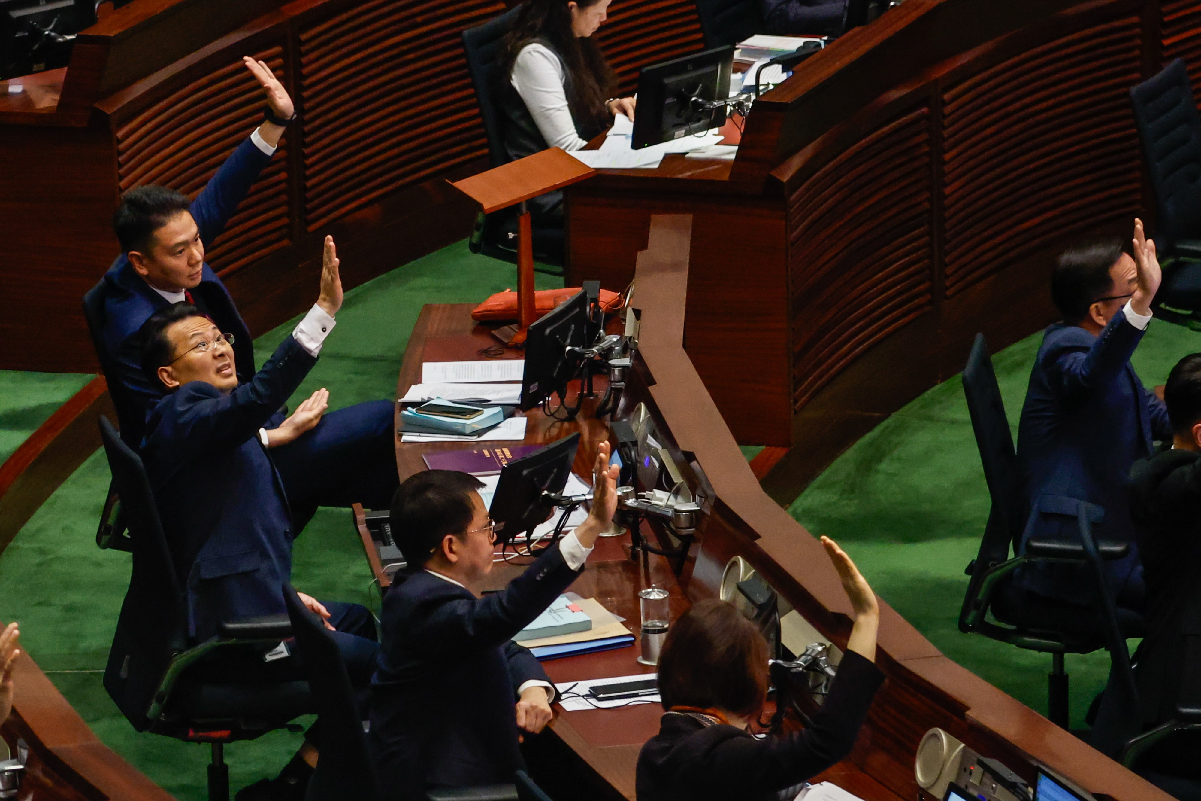 Un momento de la votación para reformar la Ley de Seguridad Nacional en el Consejo Legislativo de Hong Kong