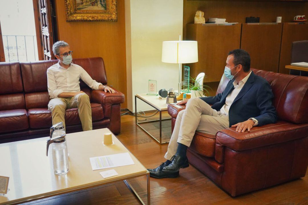 Reunión entre Carlos González y Arcadi España