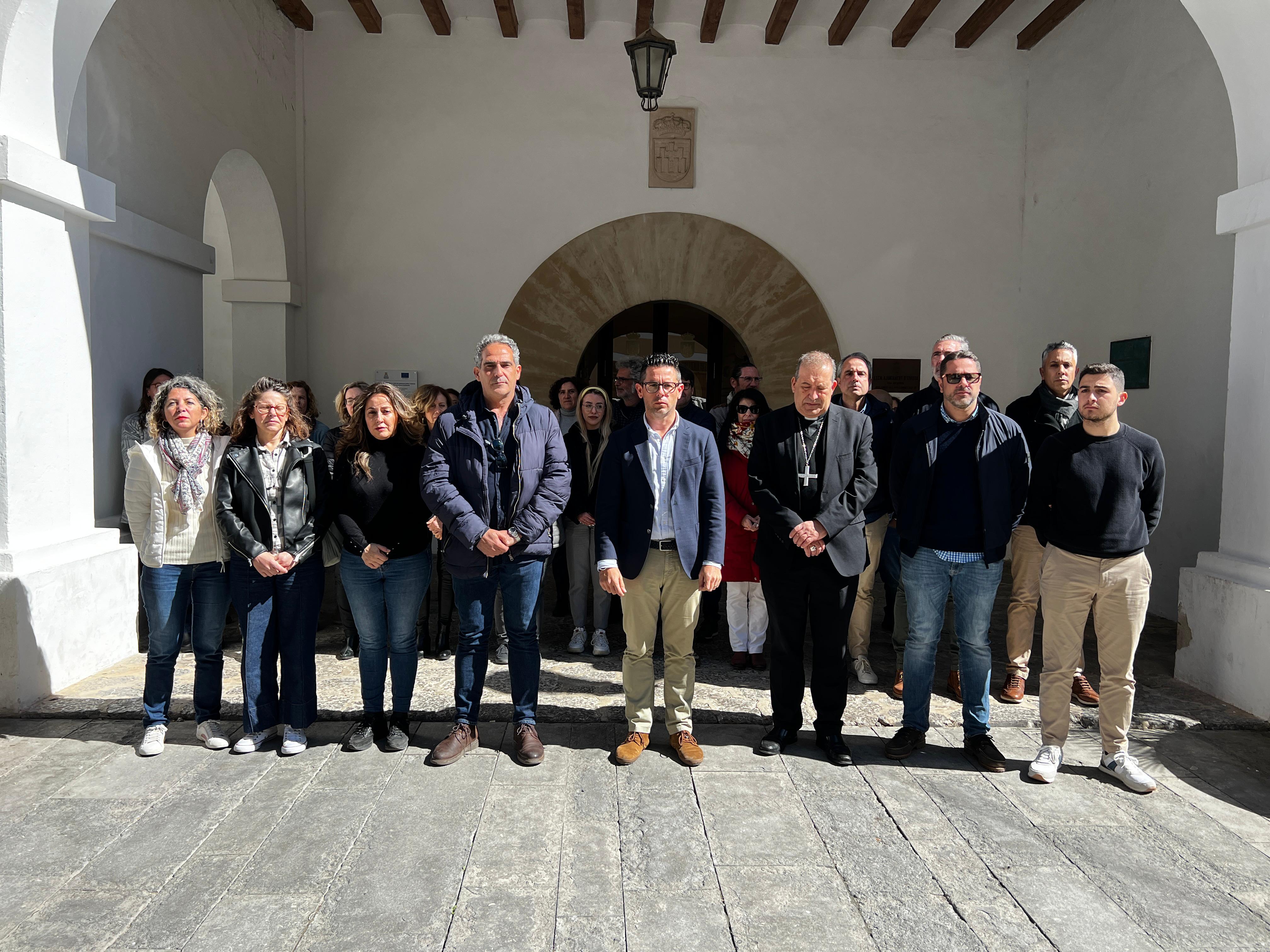 El minuto de silencio en el Ayuntamiento de Ibiza