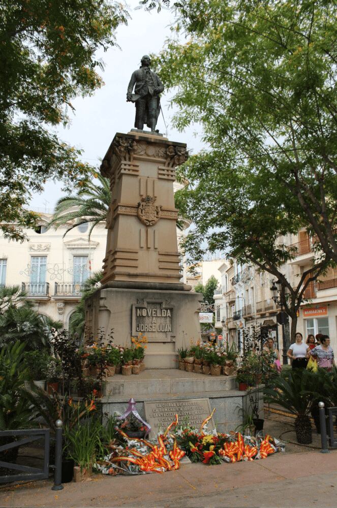 Estatua Jorge Juan