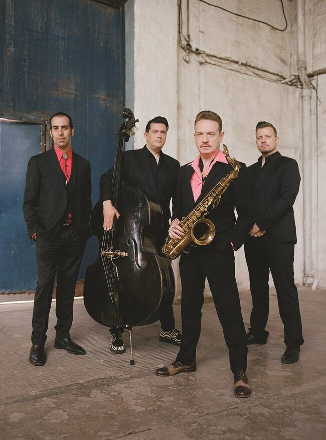 Los Mambo Jambo actúan en el Festival Castillo de Aínsa.