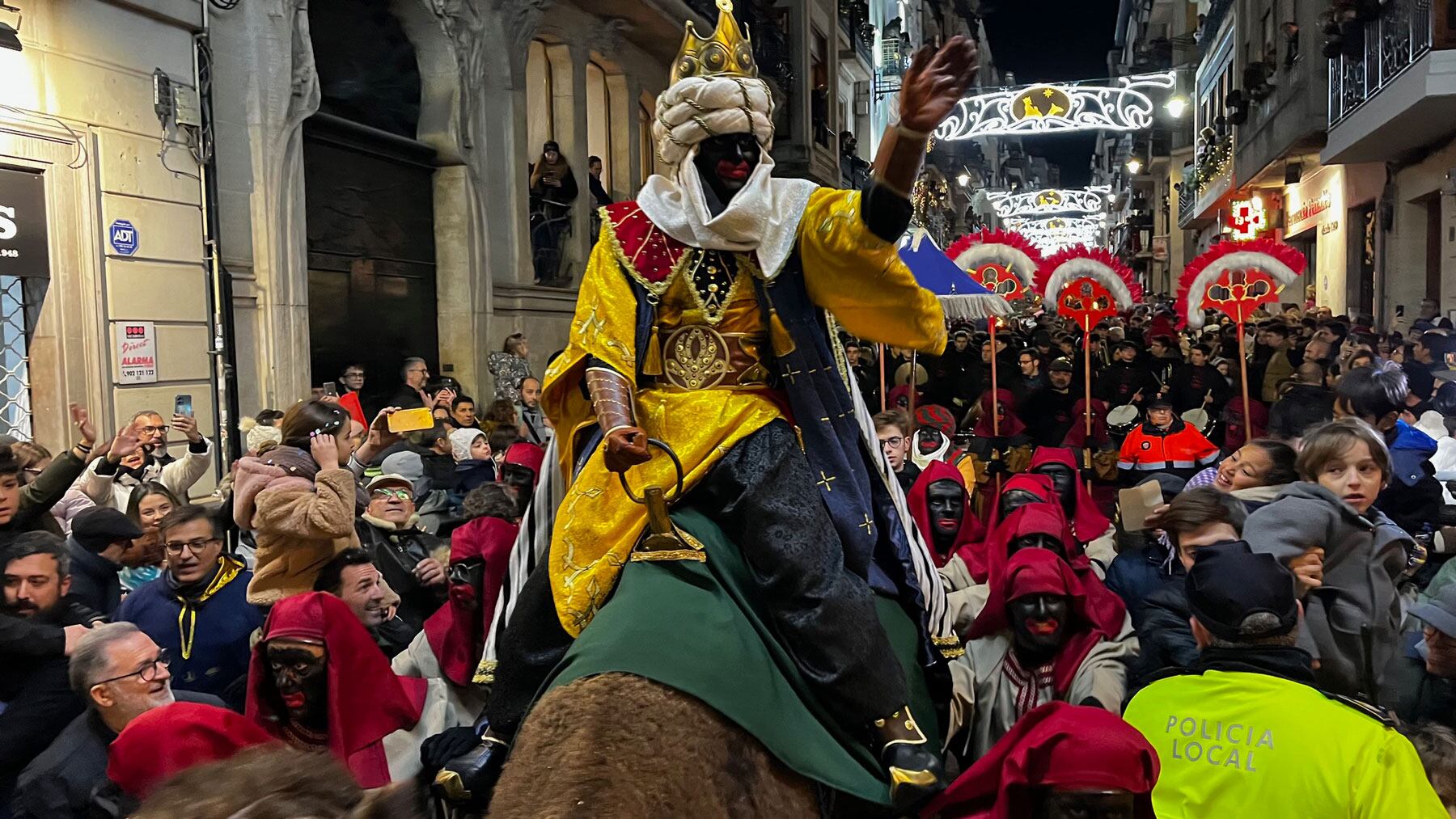 El Rei Baltasar durant el seu recorregut de la Cavalcada