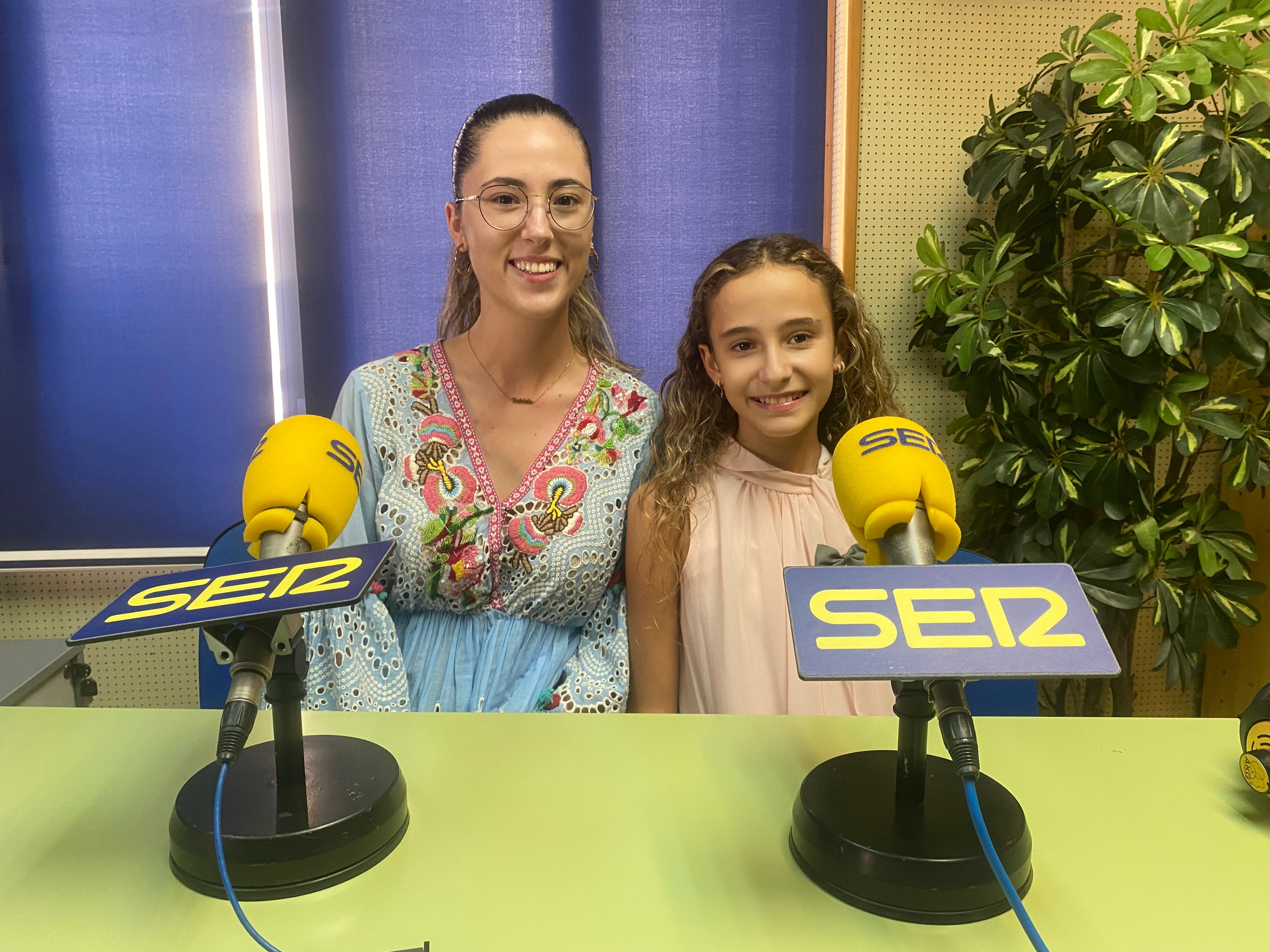 La Fallera Mayor, Patricia Giner y Montagud, y la Fallera Mayor Infantil, Vera Langa y Suñer, en Radio Xàtiva