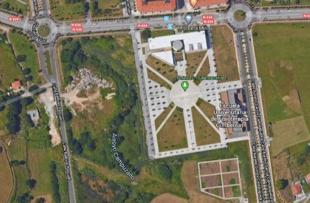 A la izquierda del campus, la parcela donde se construirá la piscina olímpica.