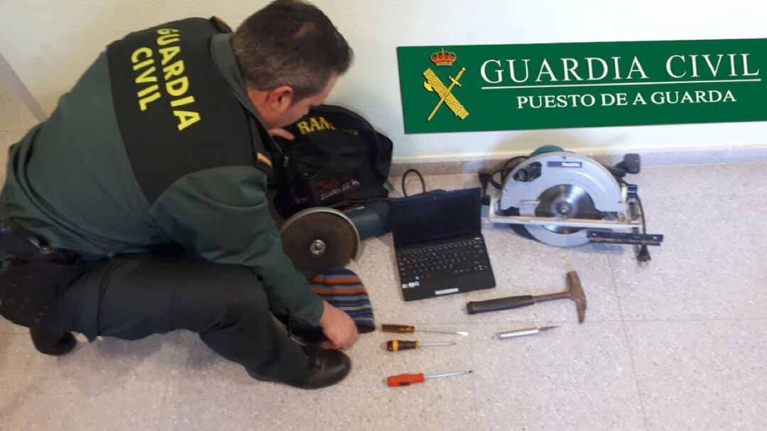 Objetos incautados a los dos detenidos por la Guardia Civil en A Guarda.