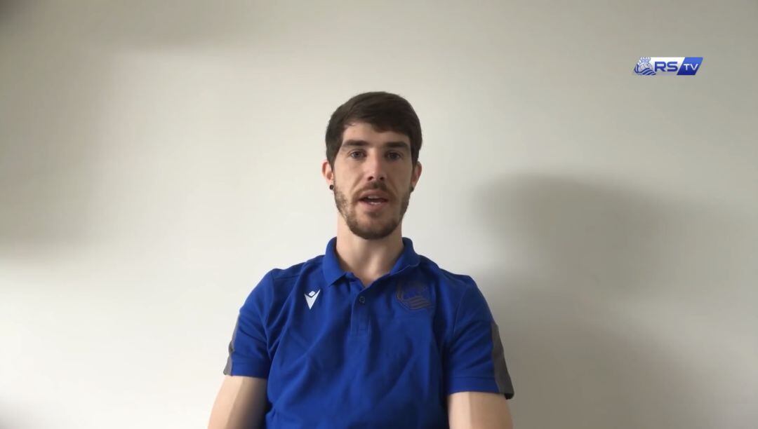 Aritz Elustondo atiende desde su domicilio en otra rueda de prensa virtual