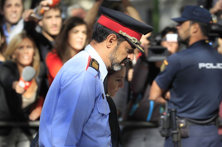  El jefe de los Mossos d&#039;Esquadra, Josep Lluis Trapero, a su salida de la Audiencia Nacional tras declarar ante la juez Carmen Lamela