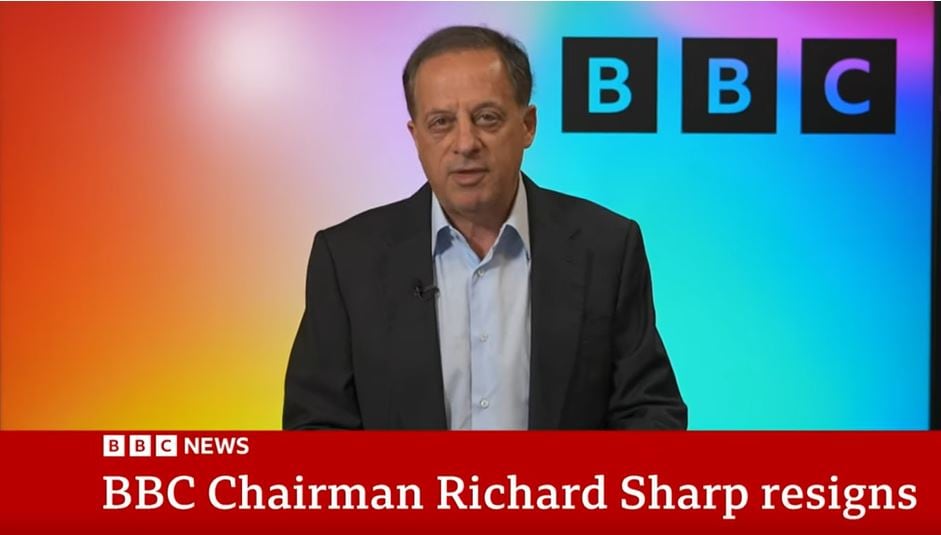 Richard Sharp en el momento en el que él mismo anunciaba su renuncia en la BBC