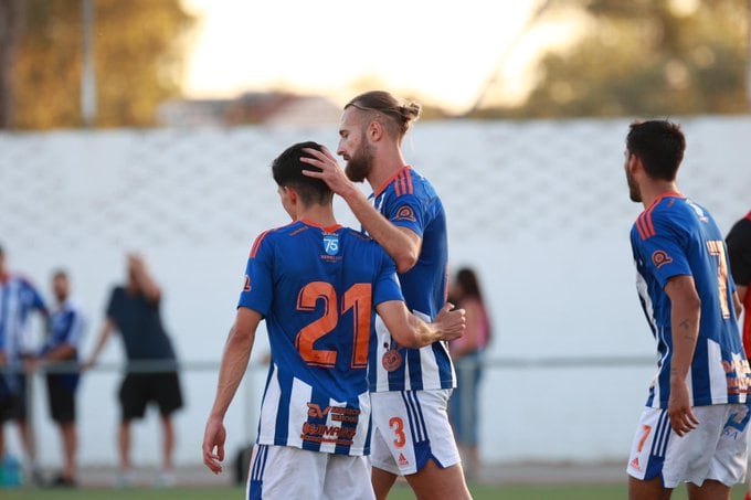 Celebración de gol del Xerez CD ante el Sherry Atlético en el XV Trofeo Andrés Chacón