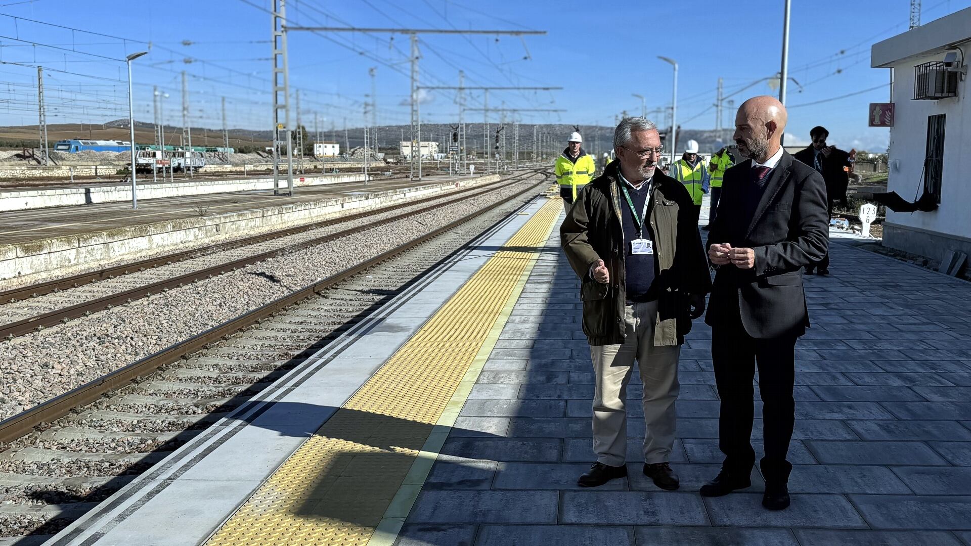 El subdelegado del Gobierno en Málaga visita las obras en la estación de Bobadilla